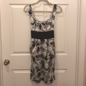 B.Smart Black and White Dress Size 10